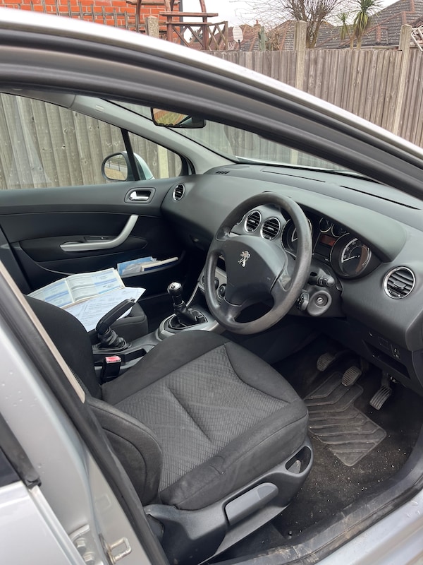 Used Peugeot 308 2011 for sale - 76264461: Photo 14