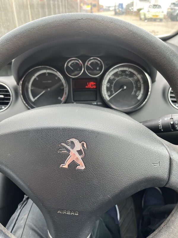 Used Peugeot 308 2011 for sale - 76264461: Photo 16