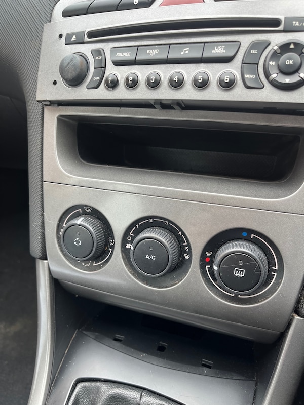 Used Peugeot 308 2011 for sale - 76264461: Photo 18