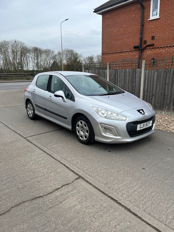 Used Peugeot 308 2011 for sale - 76264461: Photo 2