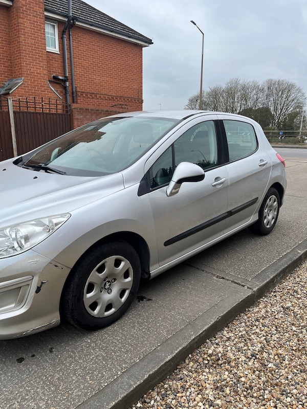 Used Peugeot 308 2011 for sale - 76264461: Photo 6