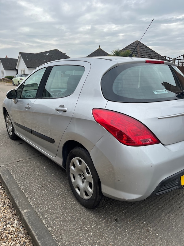 Used Peugeot 308 2011 for sale - 76264461: Photo 8