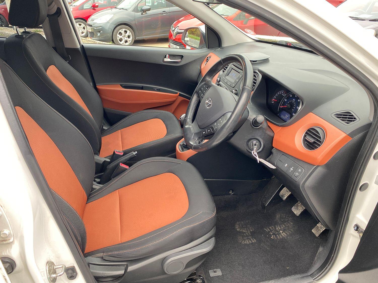 Used Hyundai i10 2014 for sale - 76242869: Photo 11