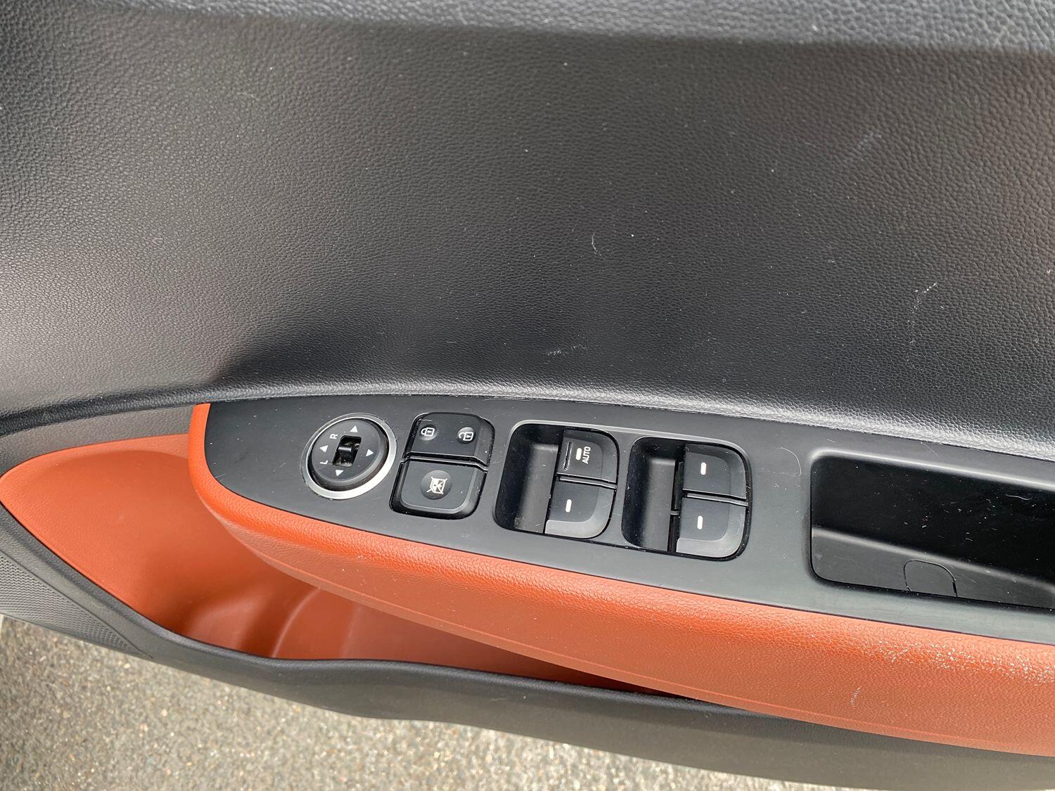 Used Hyundai i10 2014 for sale - 76242869: Photo 12