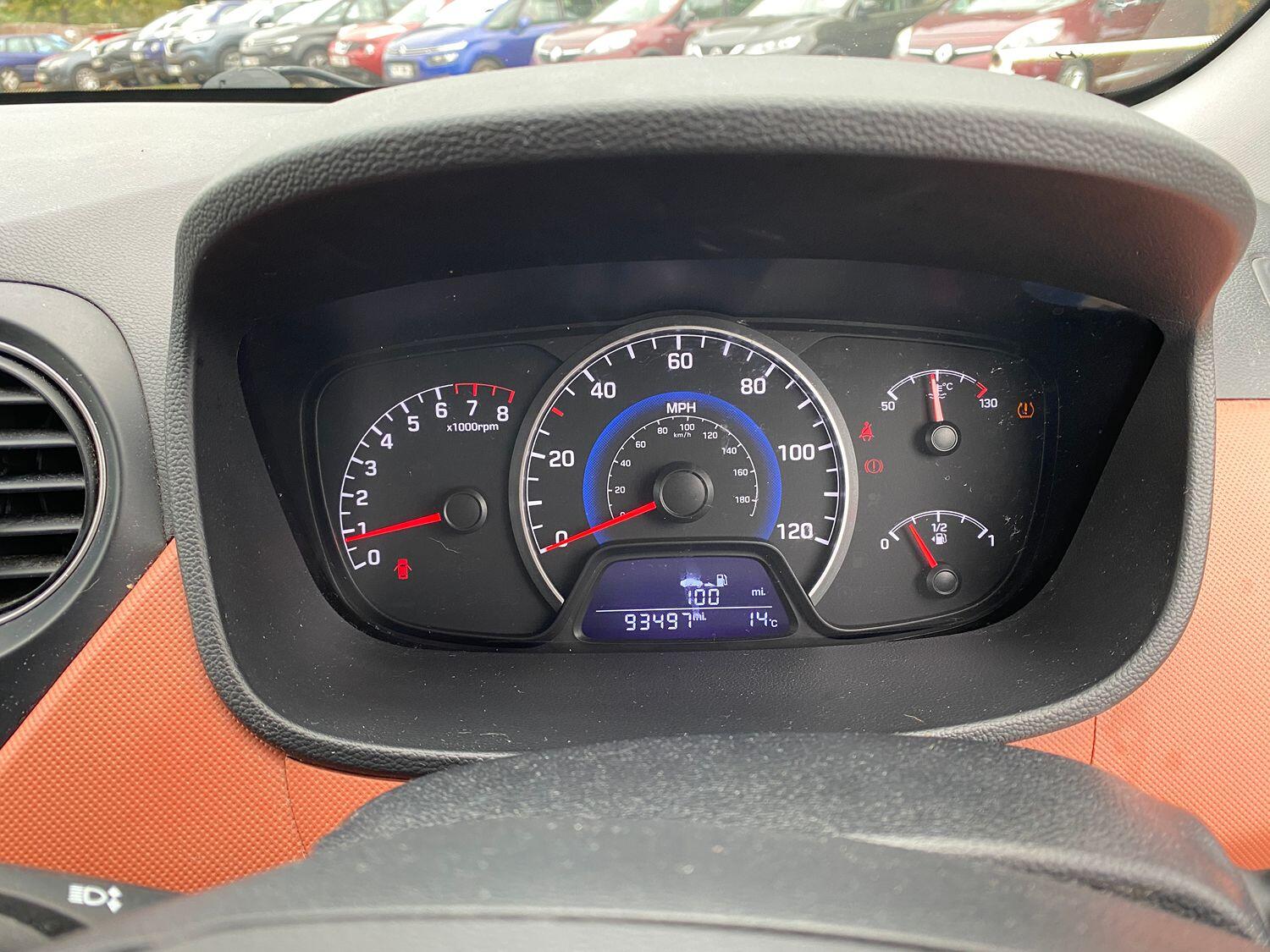 Used Hyundai i10 2014 for sale - 76242869: Photo 14