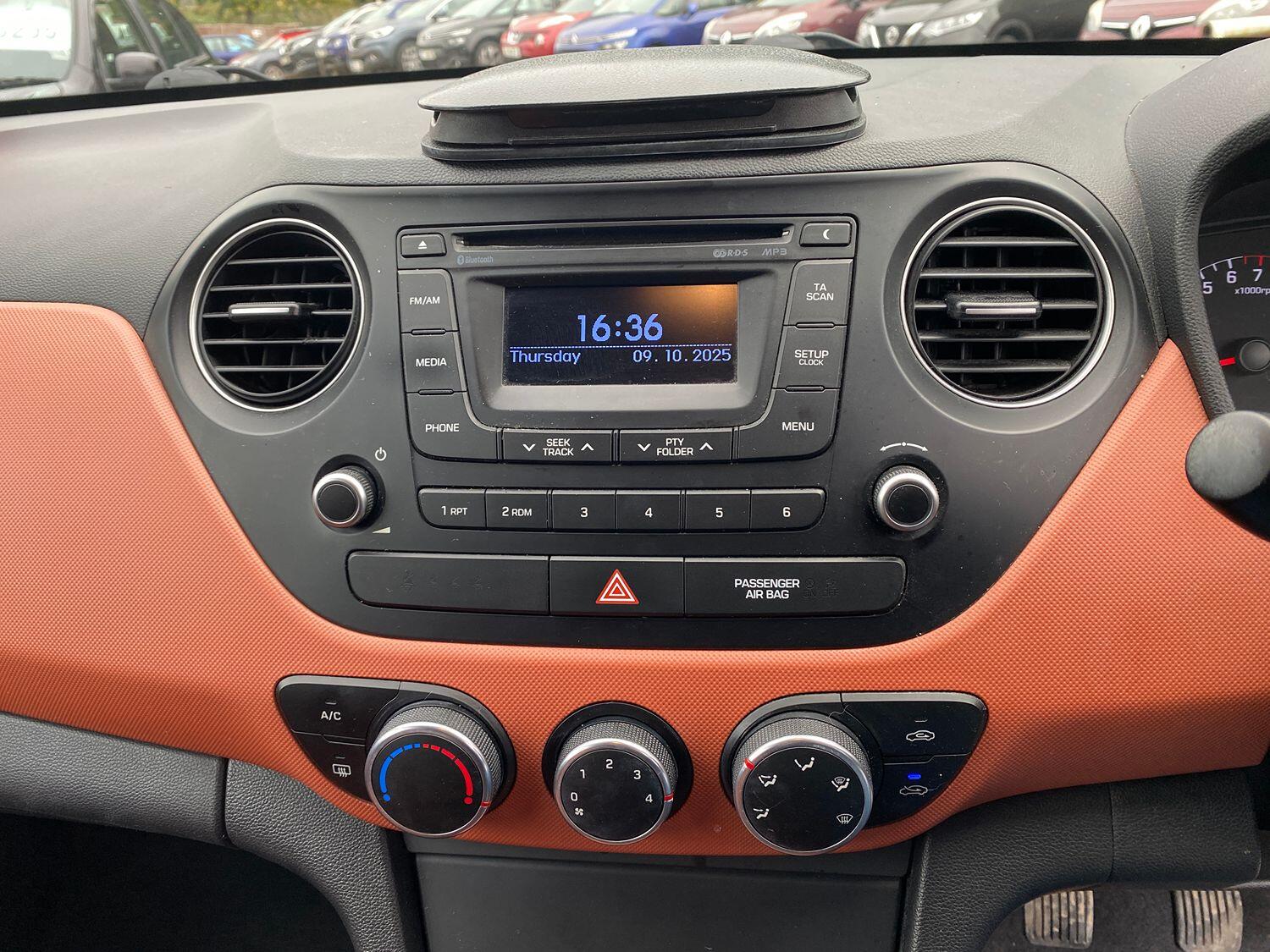 Used Hyundai i10 2014 for sale - 76242869: Photo 15