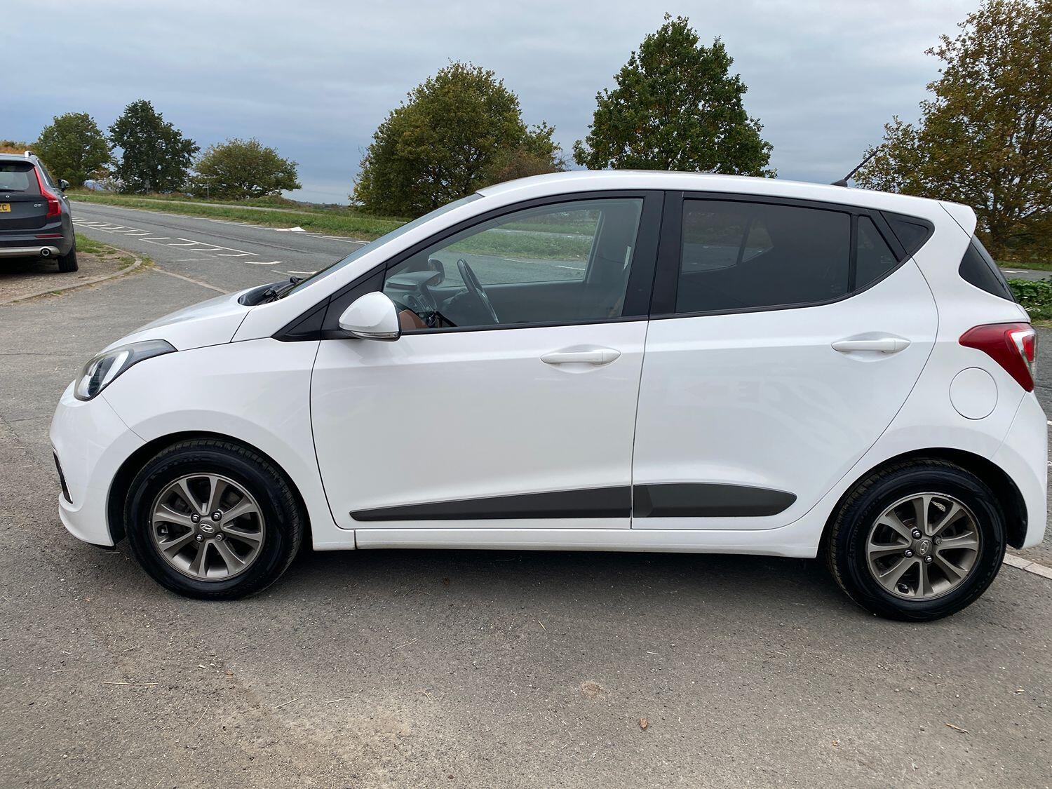 Used Hyundai i10 2014 for sale - 76242869: Photo 5