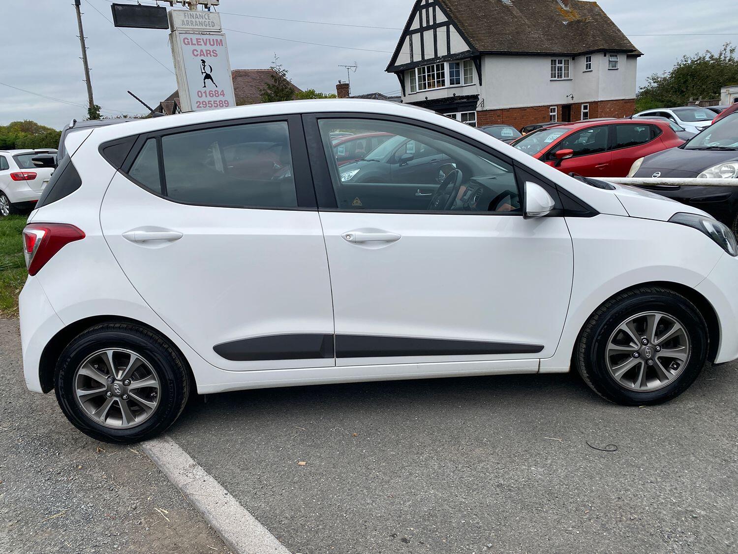 Used Hyundai i10 2014 for sale - 76242869: Photo 9