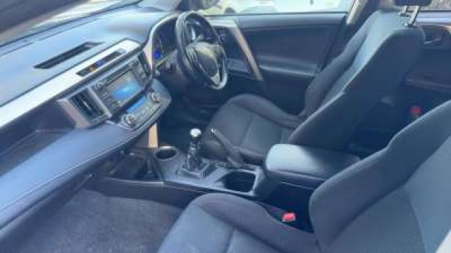 Used Toyota RAV4 2015 for sale - 77921335: Photo 4