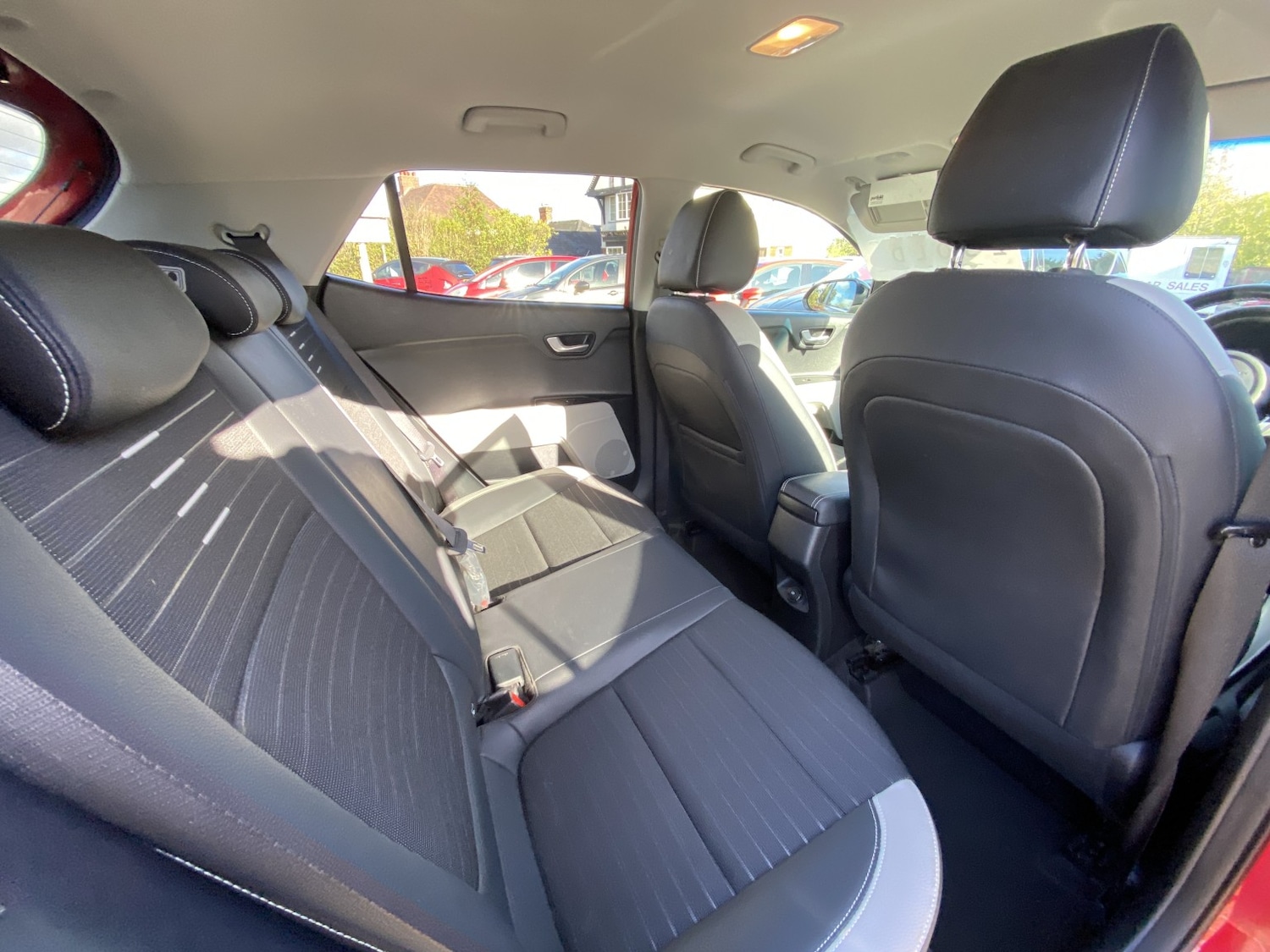 Used Kia Stonic 2018 for sale - 76120261: Photo 13