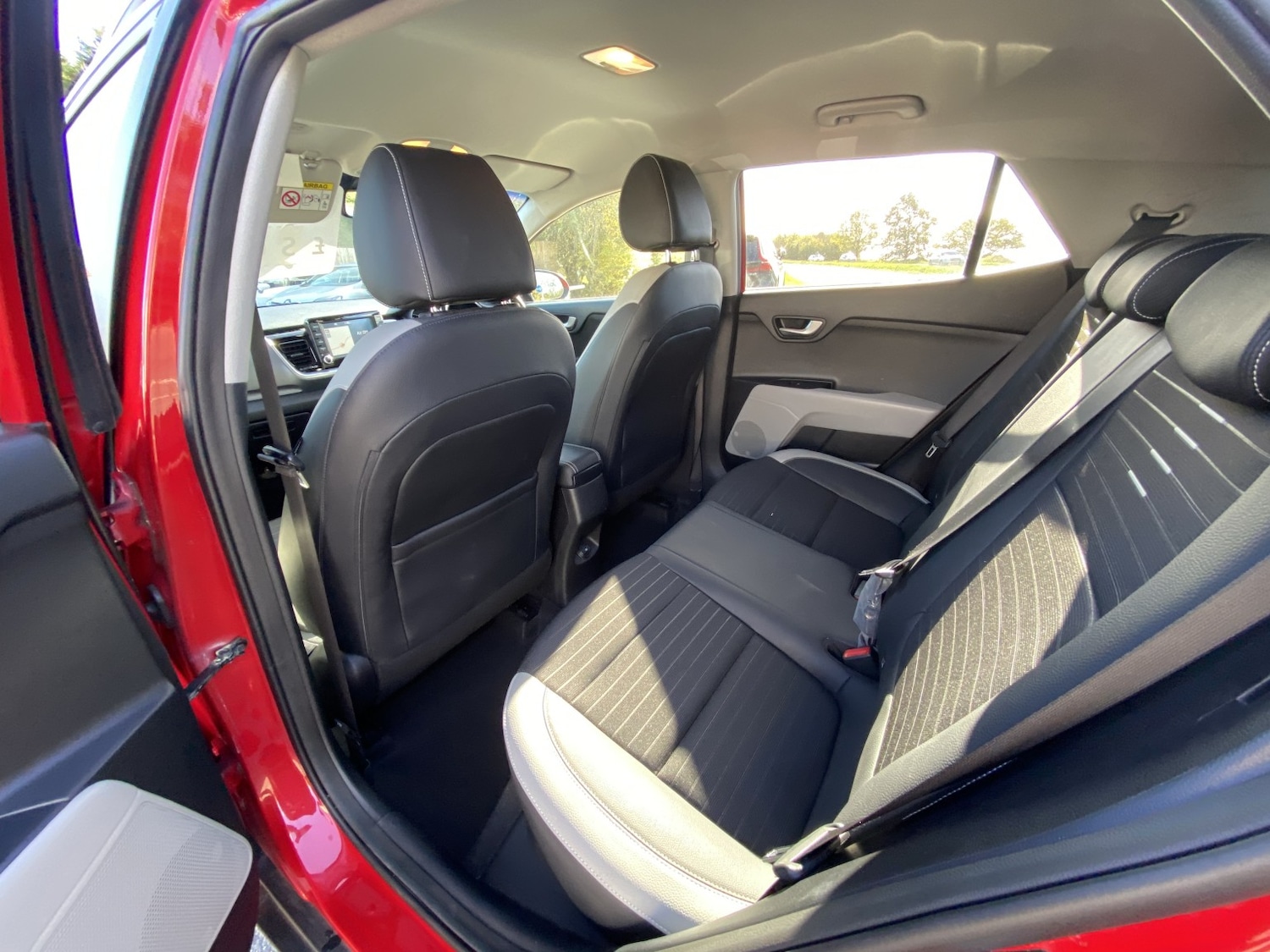 Used Kia Stonic 2018 for sale - 76120261: Photo 16