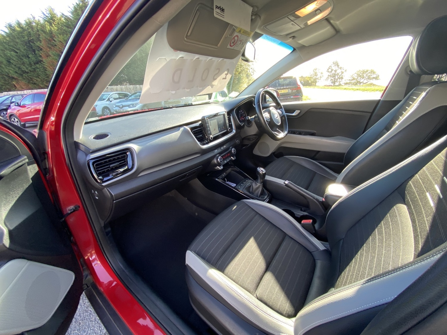 Used Kia Stonic 2018 for sale - 76120261: Photo 18