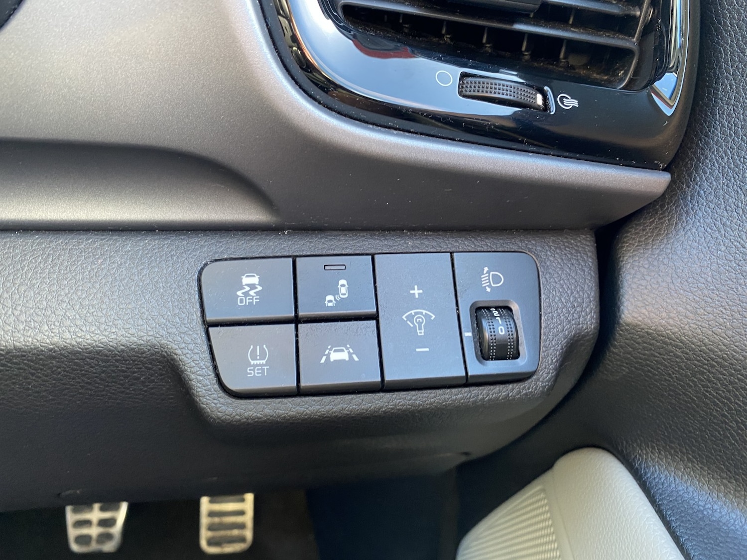 Used Kia Stonic 2018 for sale - 76120261: Photo 25