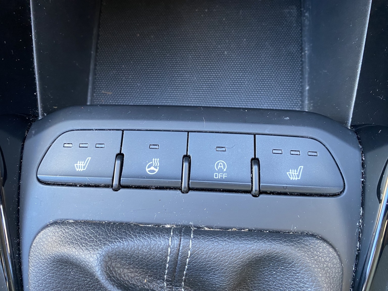 Used Kia Stonic 2018 for sale - 76120261: Photo 27