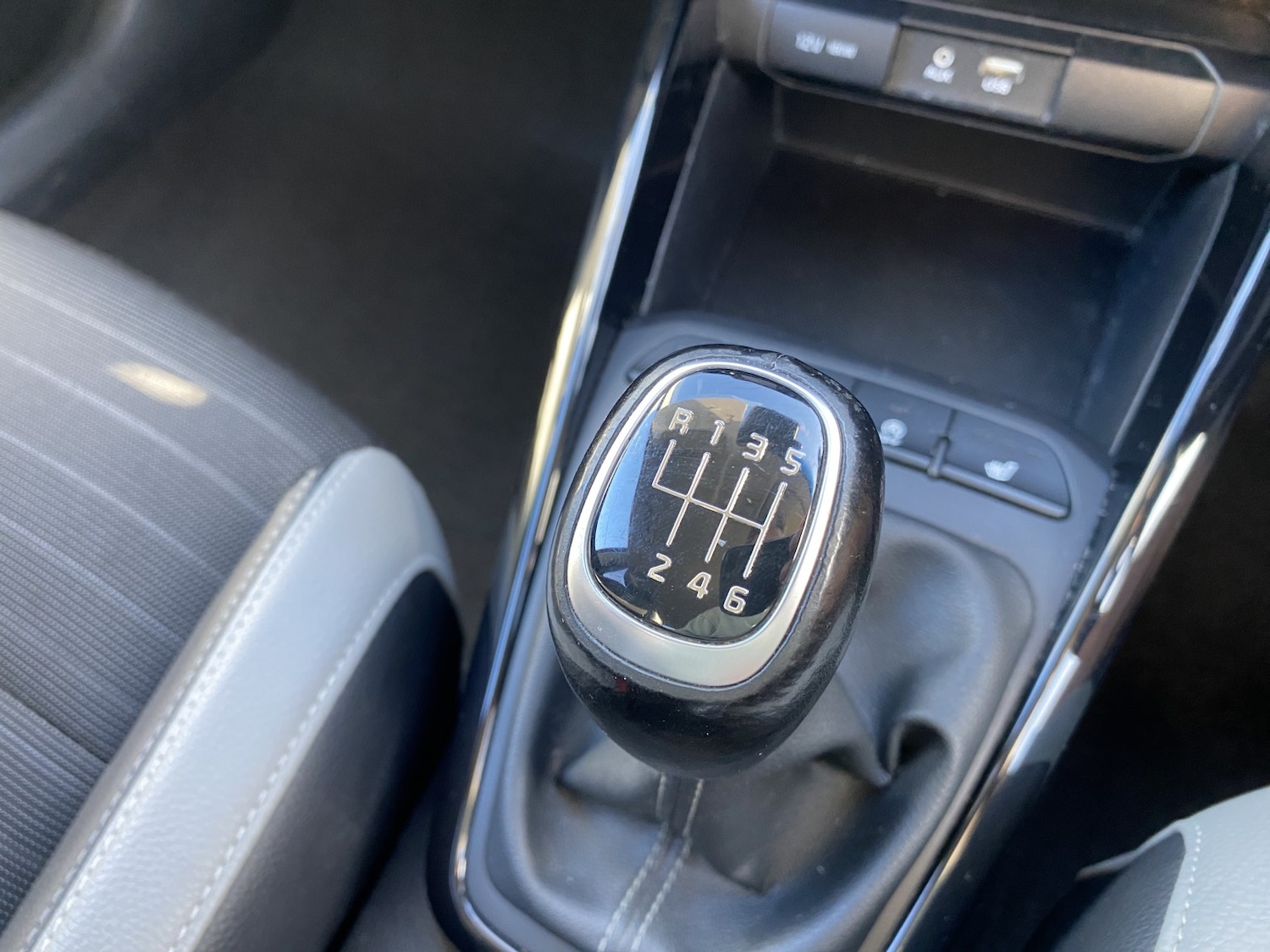 Used Kia Stonic 2018 for sale - 76120261: Photo 28