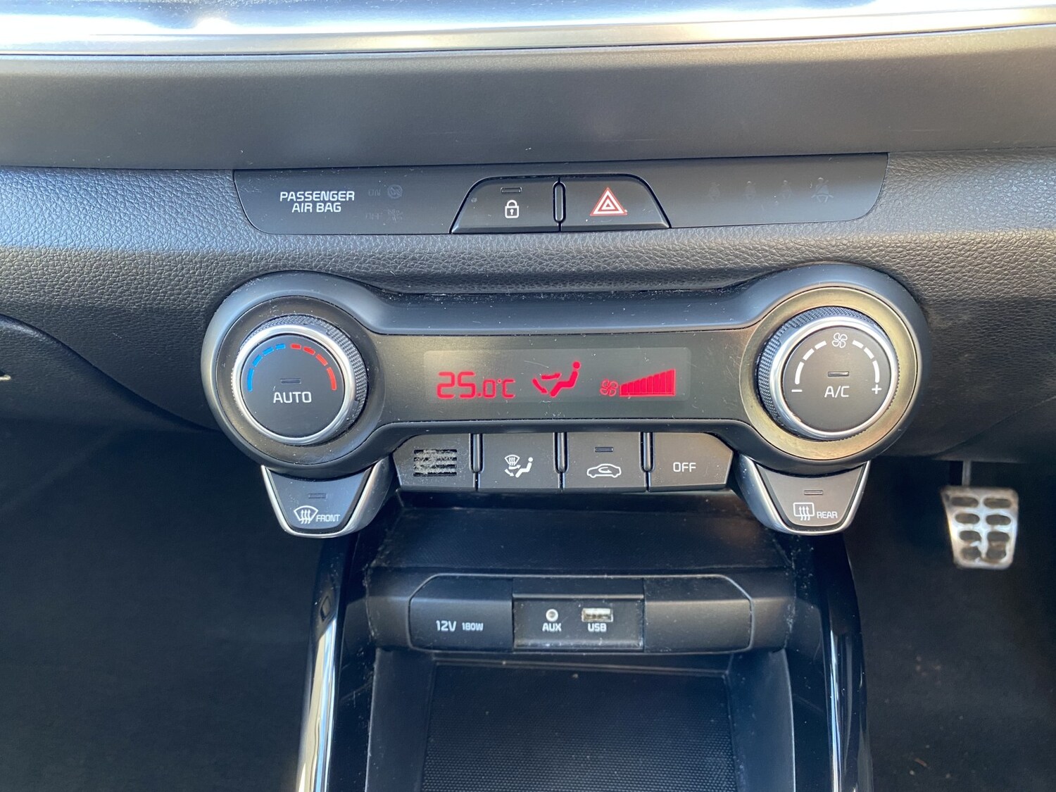 Used Kia Stonic 2018 for sale - 76120261: Photo 29