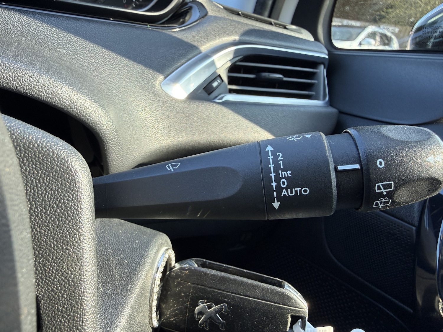 Used Peugeot 208 2013 for sale - 77759015: Photo 21