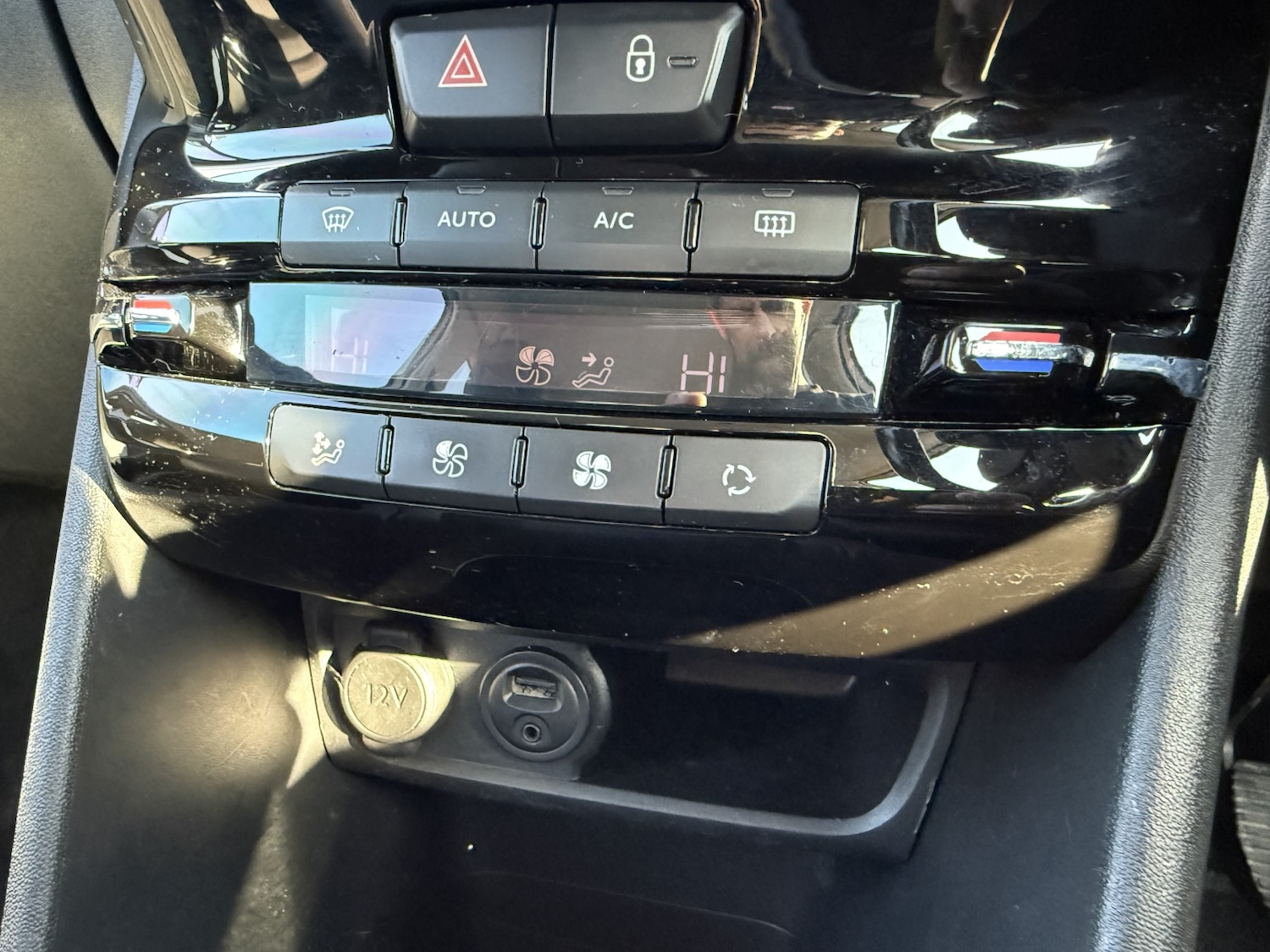 Used Peugeot 208 2013 for sale - 77759015: Photo 23