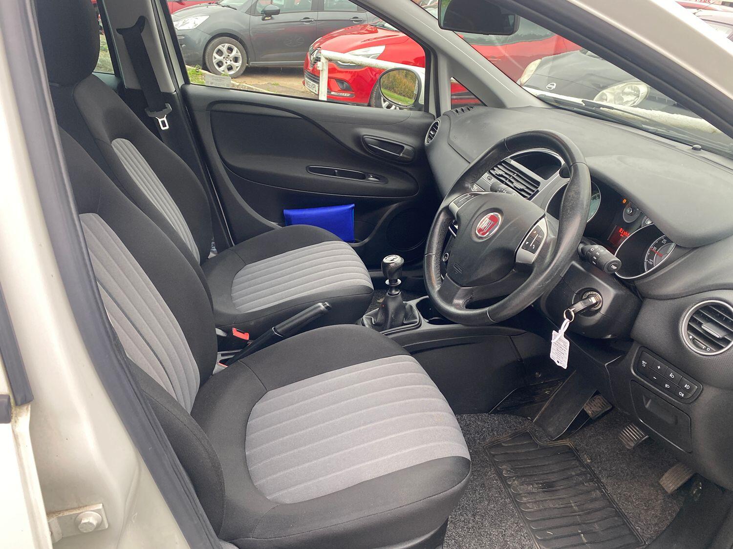 Used Fiat Punto 2017 for sale - 76242879: Photo 10