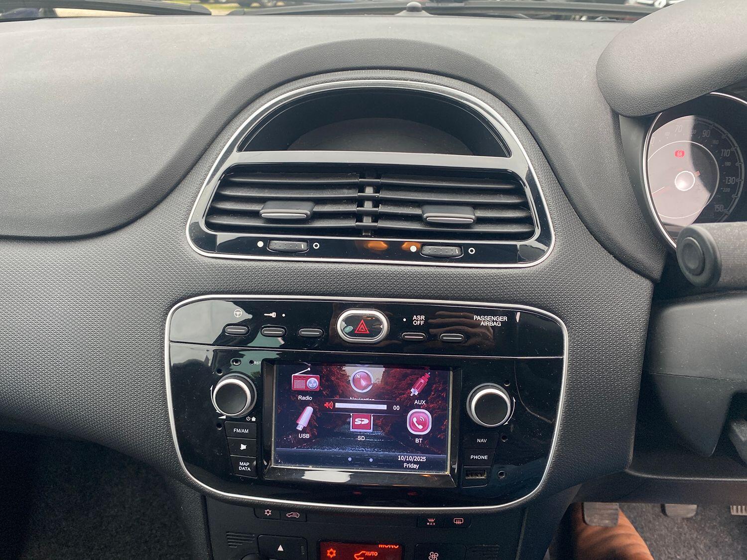 Used Fiat Punto 2017 for sale - 76242879: Photo 15