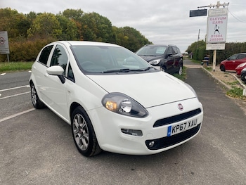 Used Fiat Punto 2017 for sale - 76242879: Photo