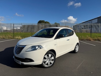 Used Chrysler Ypsilon 2014 for sale - 79372290: Photo