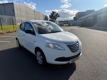 Used Chrysler Ypsilon 2014 for sale - 79372290: Photo