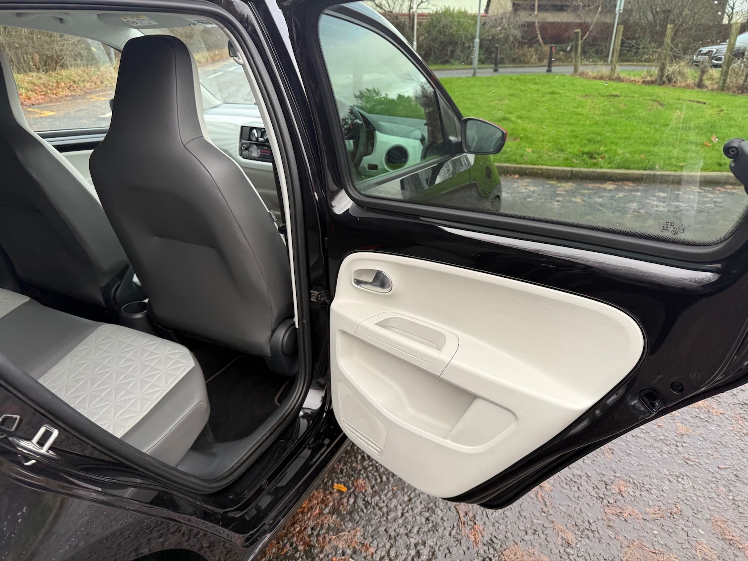 Used Volkswagen up! 2016 for sale - 76682528: Photo 11