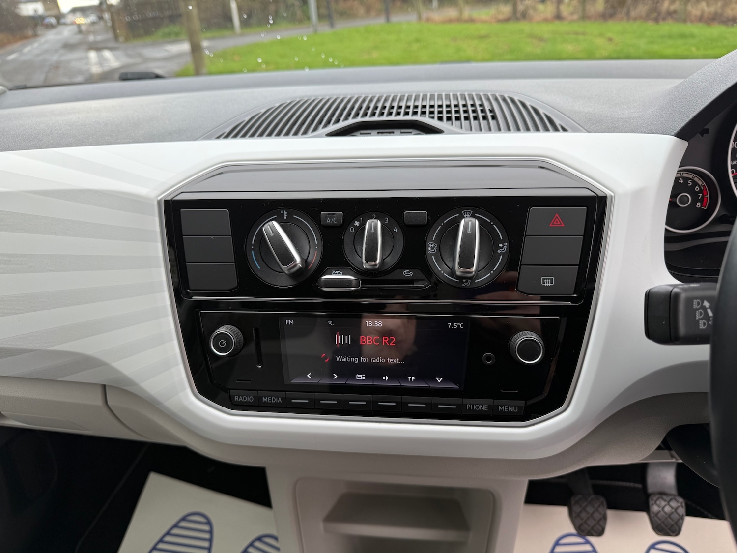 Used Volkswagen up! 2016 for sale - 76682528: Photo 18