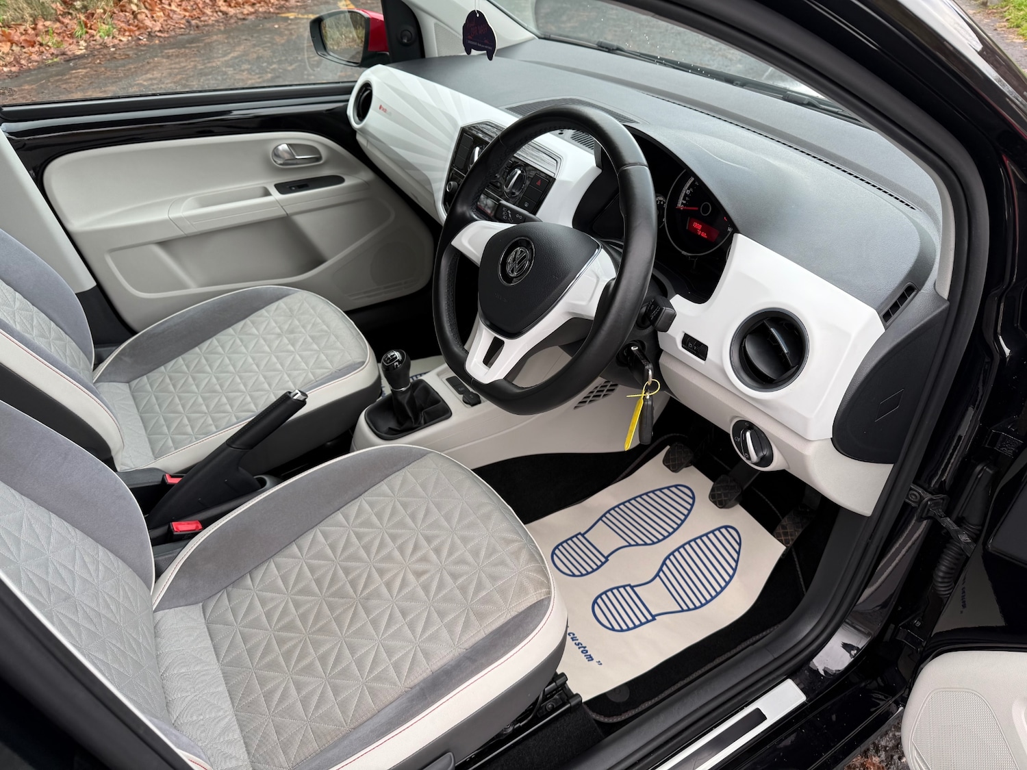 Used Volkswagen up! 2016 for sale - 76682528: Photo 8