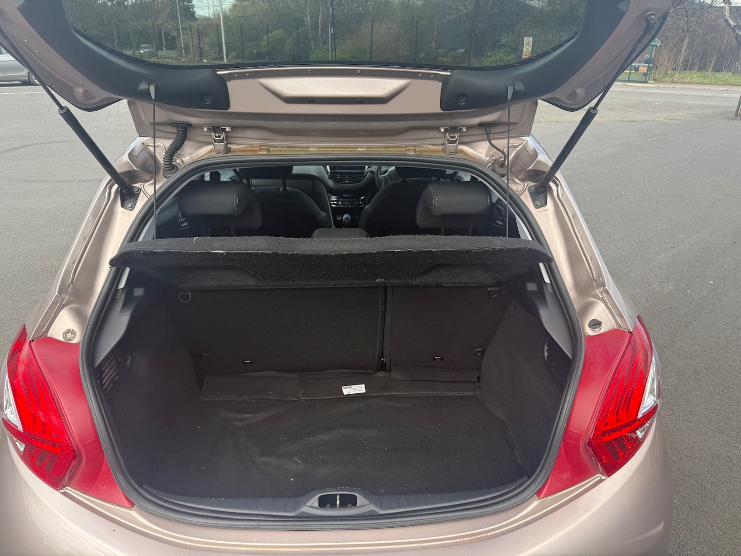 Used Peugeot 208 2014 for sale - 78085029: Photo 5