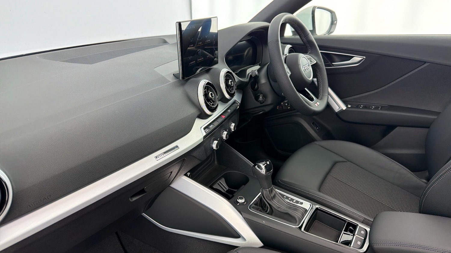 Used Audi Q2 2025 for sale - 77602641: Photo 2