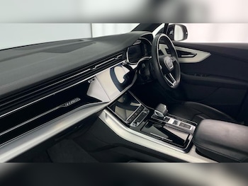 Used Audi Q7 2023 for sale - 76097240: Photo