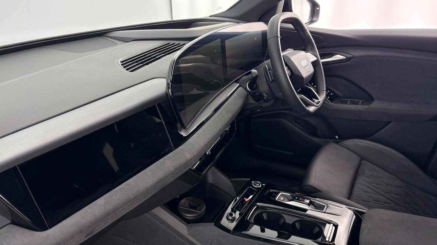 Used Audi Q6 e-tron 2025 for sale - 77505341: Photo 2