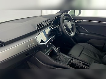 Used Audi Q3 2025 for sale - 76949004: Photo