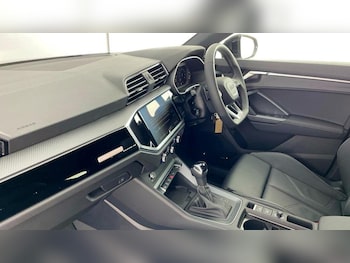 Used Audi Q3 2025 for sale - 76933595: Photo