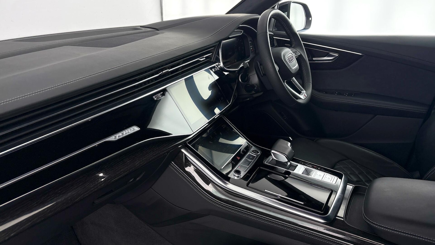 Used Audi Q8 2023 for sale - 77505087: Photo 2