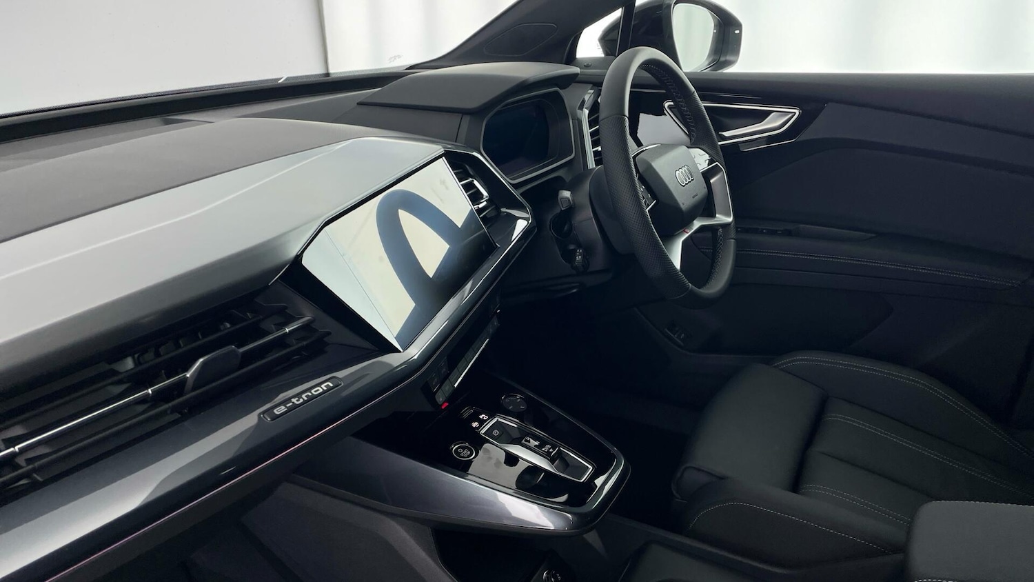 Used Audi Q4 e-tron 2025 for sale - 77602798: Photo 2