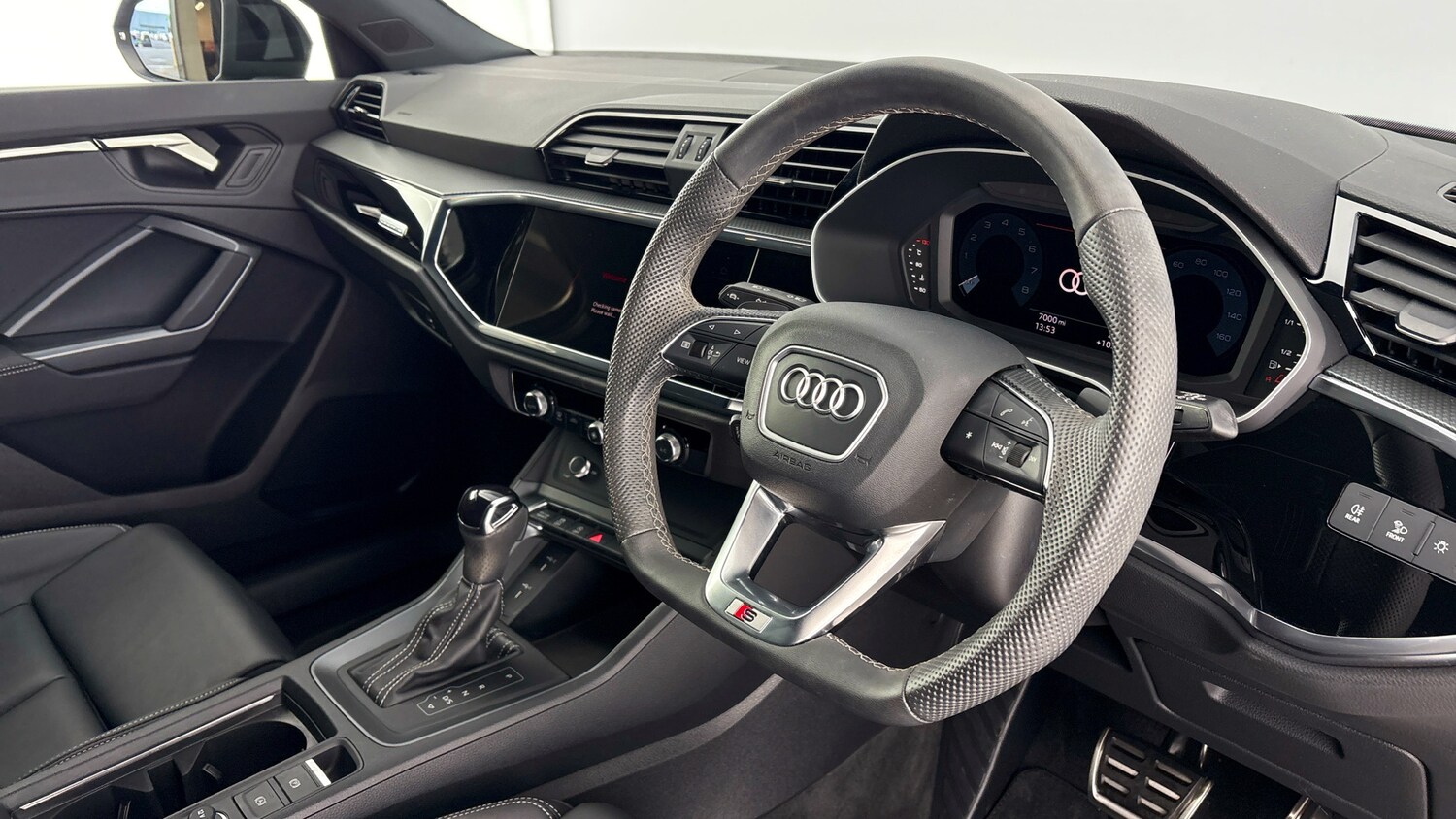 Used Audi Q3 2025 for sale - 77505117: Photo 6