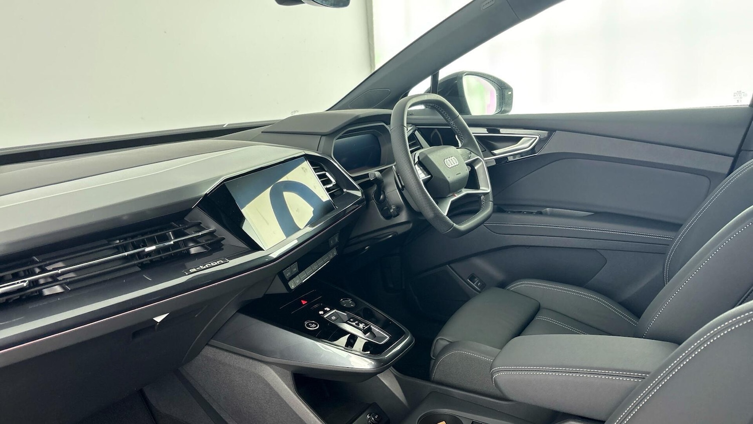 Used Audi Q4 e-tron 2025 for sale - 77721470: Photo 2