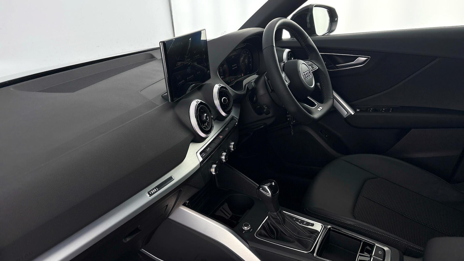 Used Audi Q2 2025 for sale - 77602640: Photo 2