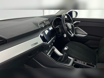 Used Audi Q3 2023 for sale - 76117538: Photo