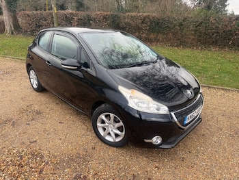 Used Peugeot 208 2012 for sale - 77372860: Photo