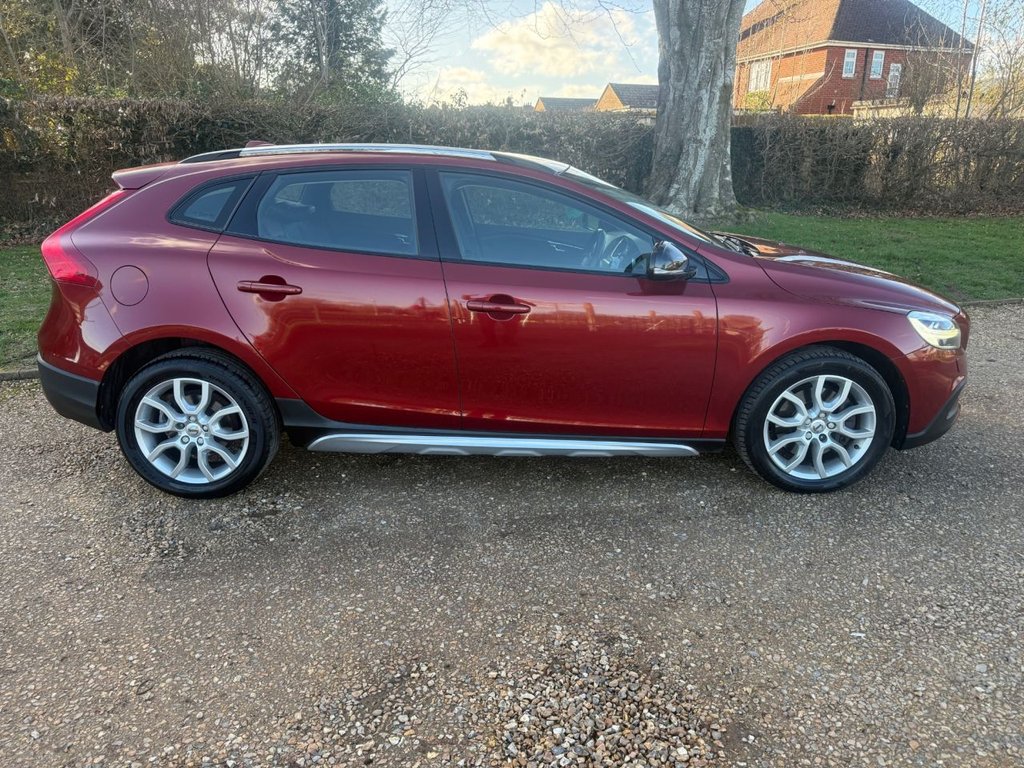 Used Volvo V40 2017 for sale - 77826836: Photo 3