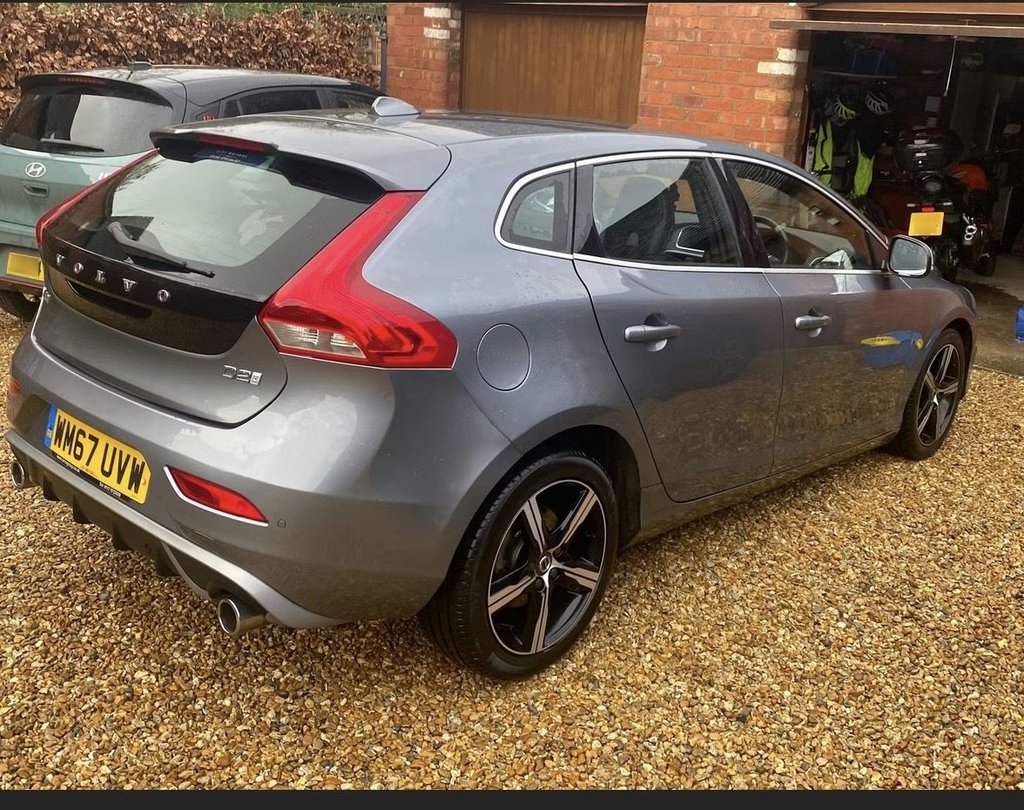 Used Volvo V40 2018 for sale - 77583583: Photo 2