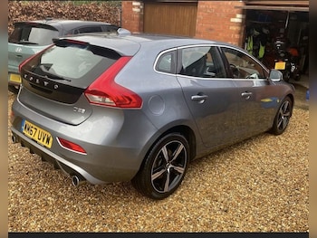 Used Volvo V40 2018 for sale - 77583583: Photo