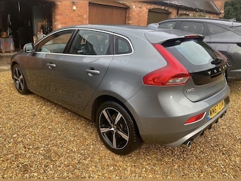Used Volvo V40 2018 for sale - 77583583: Photo