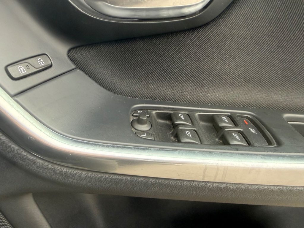 Used Volvo V60 2014 for sale - 77065013: Photo 21