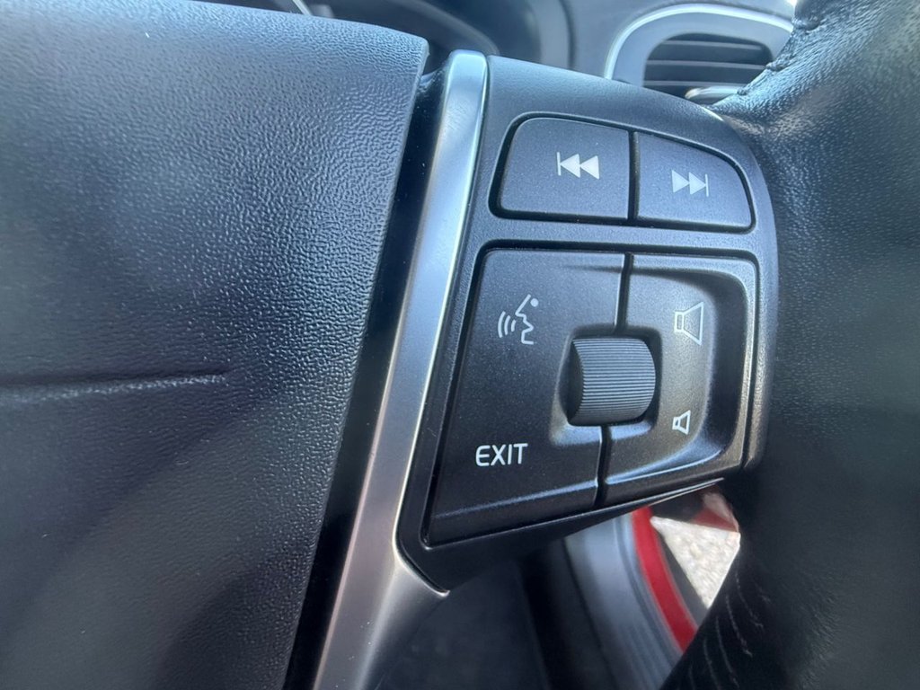 Used Volvo V40 2017 for sale - 77798150: Photo 12