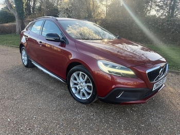 Used Volvo V40 2017 for sale - 77798150: Photo